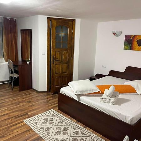 Готель Casa Maria Moieciu C Моєчу-де-Сус Екстер'єр фото